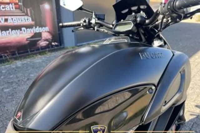 Ducati Diavel Dark (2012) thumbnail 5