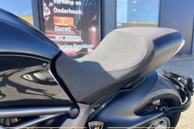 Ducati Diavel Dark (2012) thumbnail 6