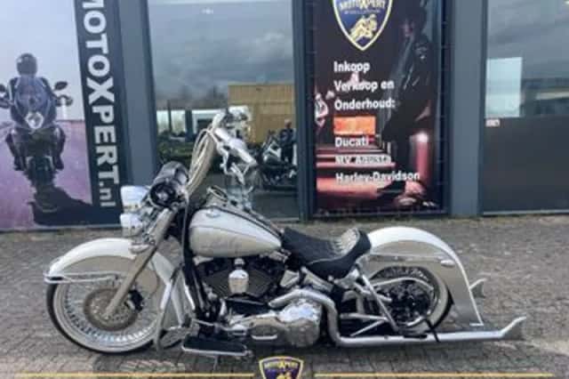 Harley-Davidson Deluxe Heritage Special Flstni (2006) thumbnail 2