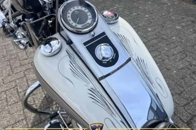 Harley-Davidson Deluxe Heritage Special Flstni (2006) thumbnail 5