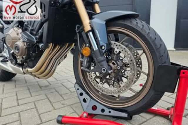 Honda CB650R (2019) thumbnail 3