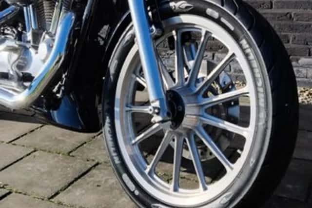 HARLEY-DAVIDSON SPORTSTER XL 883 R (2007) thumbnail 3
