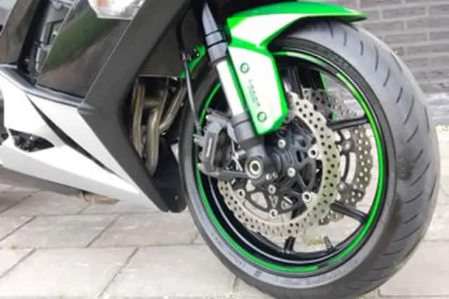 Kawasaki Z1000 (2016) thumbnail 3