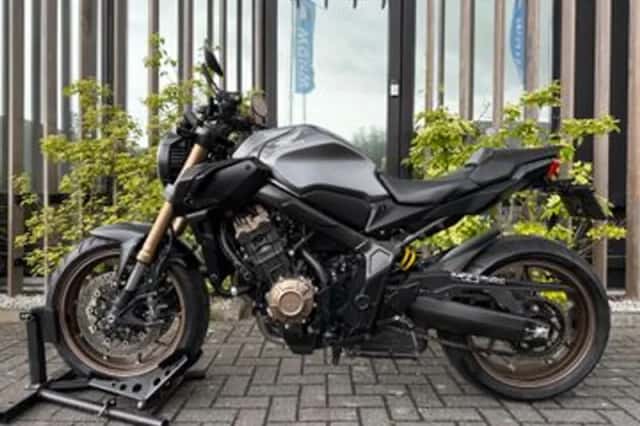 Honda CB650R (2022) thumbnail 2