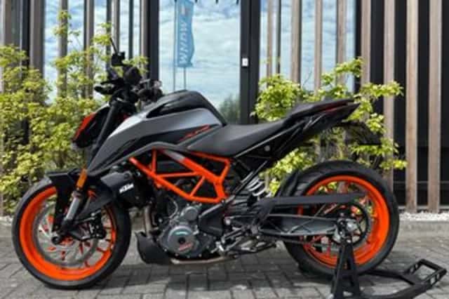 KTM 390 Duke (2025) thumbnail 2