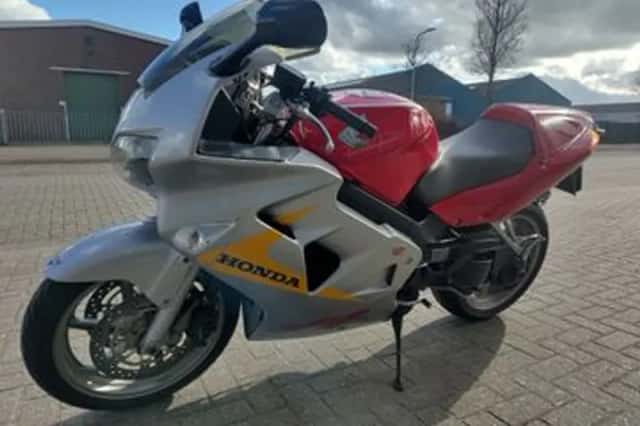 Honda VFR800FI anniversary (1999) thumbnail 2