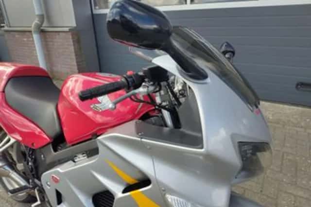 Honda VFR800FI anniversary (1999) thumbnail 3