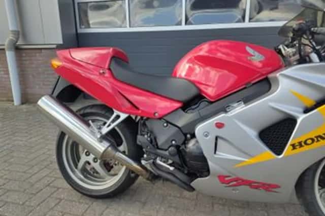Honda VFR800FI anniversary (1999) thumbnail 5