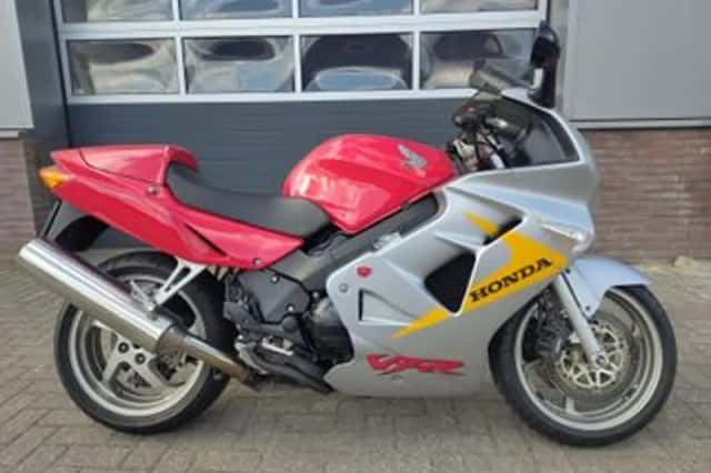 Honda VFR800FI anniversary (1999) thumbnail 6