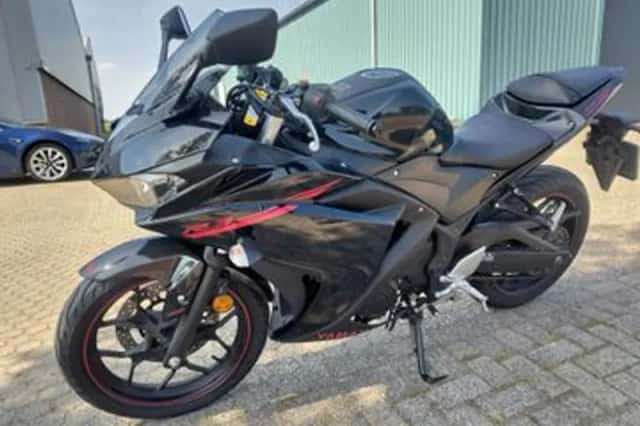 YAMAHA YZF R3 (2015) thumbnail 2