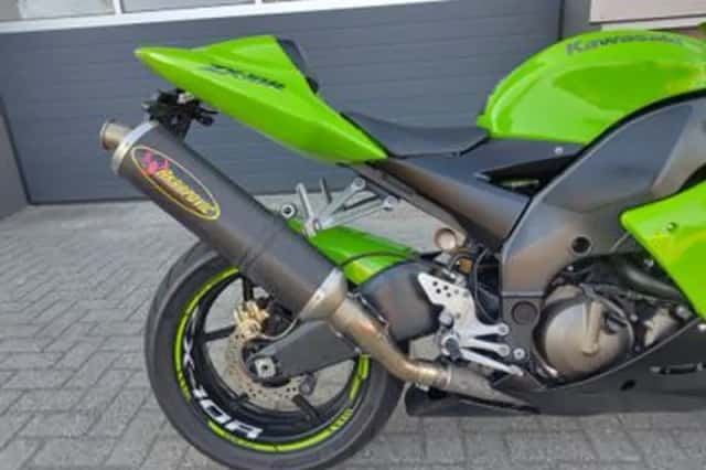 Kawasaki ZX 10R Ninja (2004) thumbnail 6