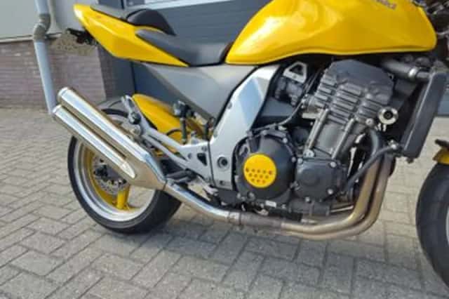 Kawasaki Z1000 (2003) thumbnail 3