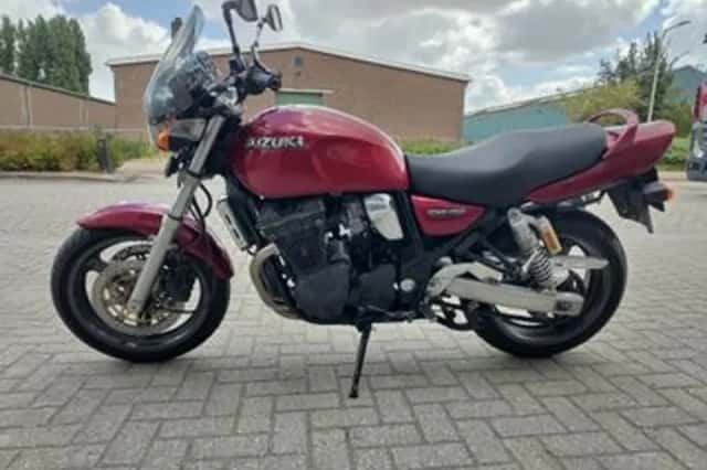 Suzuki GSX 750 Inazuma (2000) thumbnail 2
