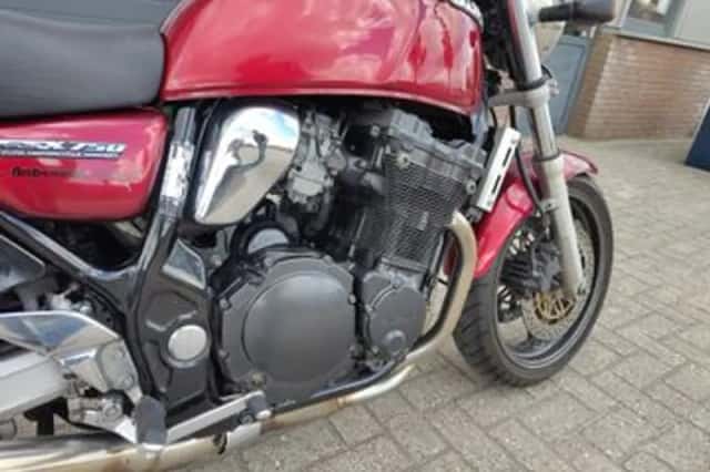 Suzuki GSX 750 Inazuma (2000) thumbnail 4