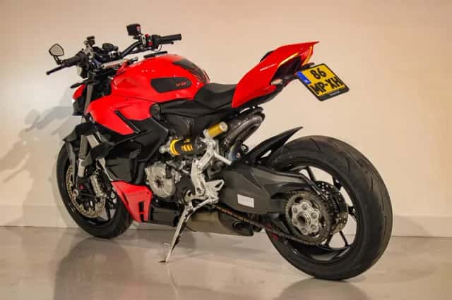 Ducati Streetfighter V2 (2022) thumbnail 2
