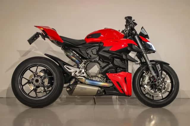 Ducati Streetfighter V2 (2022) thumbnail 4