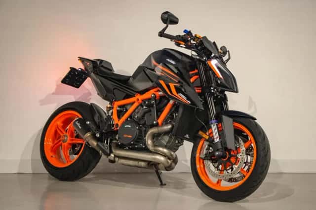 KTM 1290 Super Duke R EVO (2023) thumbnail 1