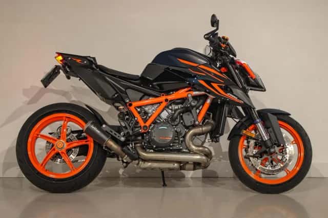 KTM 1290 Super Duke R EVO (2023) thumbnail 4
