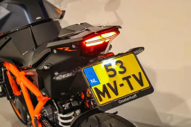 KTM 1290 Super Duke R EVO (2023) thumbnail 6