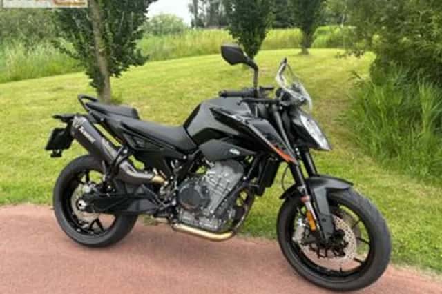 KTM 890 Duke (2022) thumbnail 1