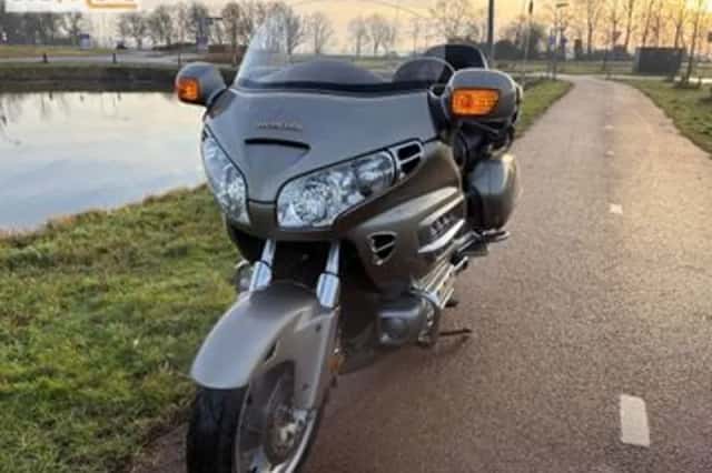 Honda GL 1800 Goldwing Touring Deluxe (2003) thumbnail 2