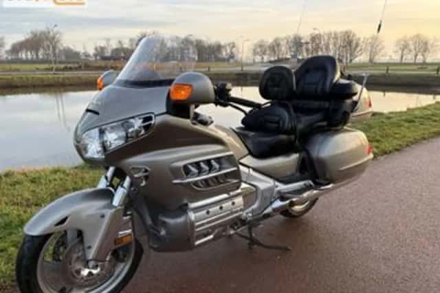 Honda GL 1800 Goldwing Touring Deluxe (2003) thumbnail 3