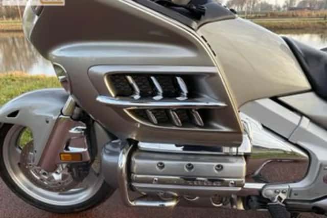 Honda GL 1800 Goldwing Touring Deluxe (2003) thumbnail 4