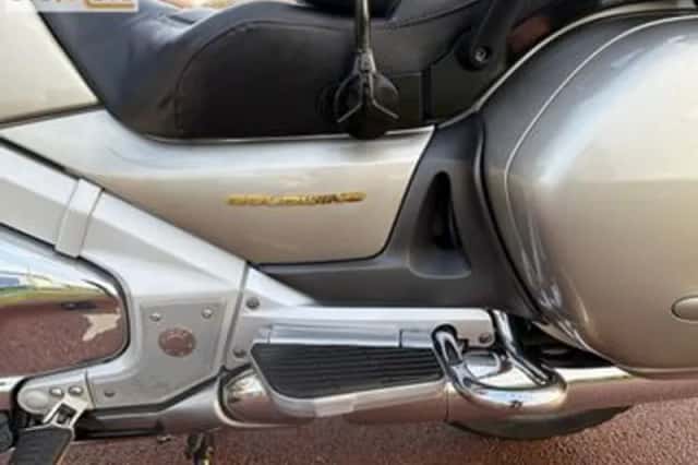 Honda GL 1800 Goldwing Touring Deluxe (2003) thumbnail 5