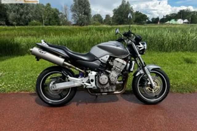 Honda CB 900 F HORNET (2002) thumbnail 1