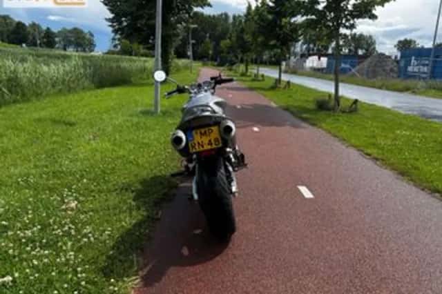 Honda CB 900 F HORNET (2002) thumbnail 4