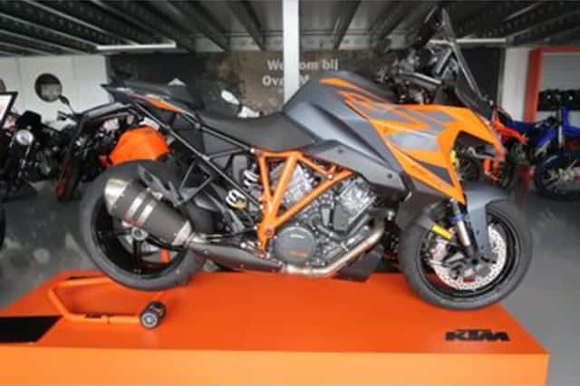 KTM 1290 Super Duke (2024) thumbnail 1