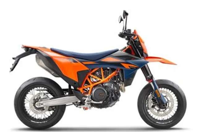 KTM 690 SMC (2026) thumbnail 4