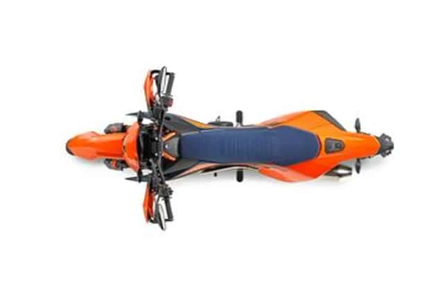 KTM 690 SMC (2026) thumbnail 6