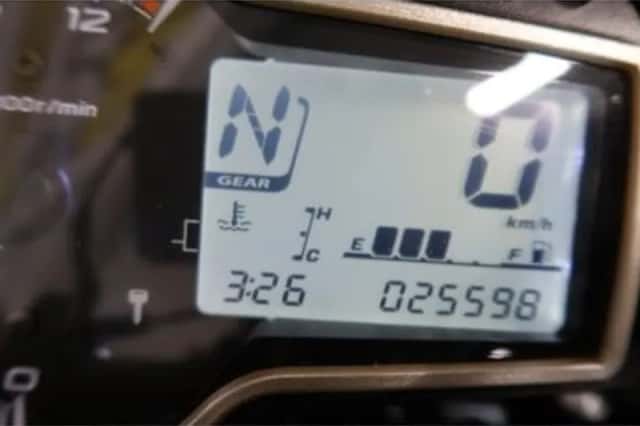 Suzuki GSR750 (2016) thumbnail 5