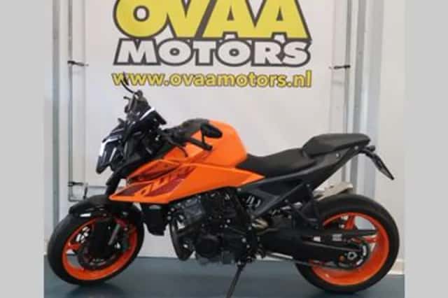 KTM 990 Duke (2024) thumbnail 2
