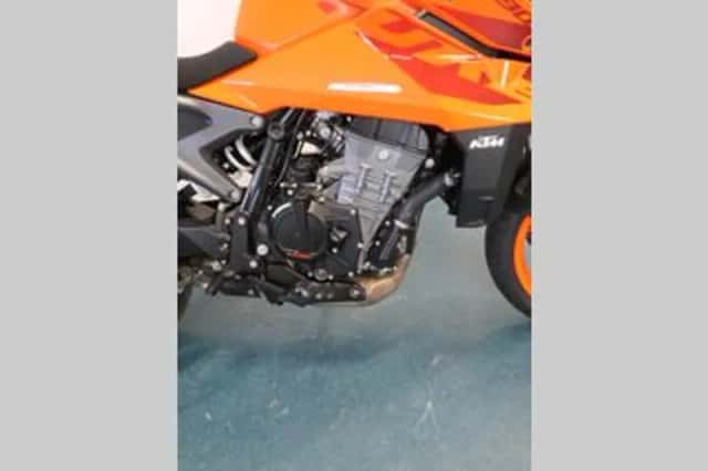 KTM 990 Duke (2024) thumbnail 6