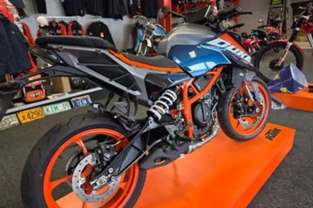 KTM 390 DUKE (2025) thumbnail 2