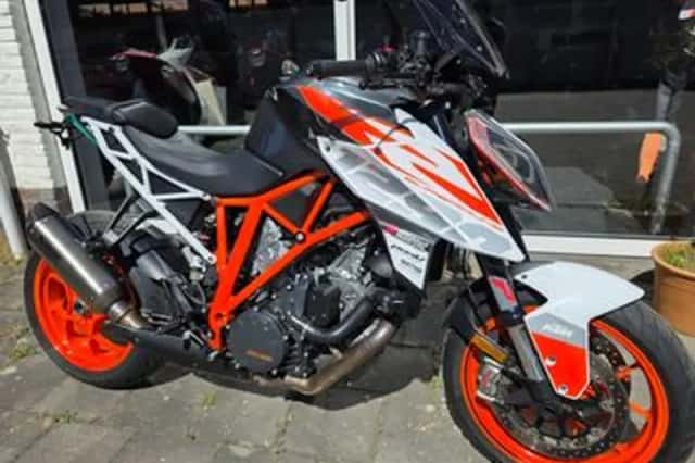 KTM 1290 SUPER DUKE R (2018) thumbnail 1