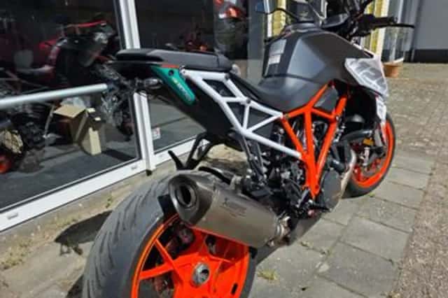 KTM 1290 SUPER DUKE R (2018) thumbnail 2