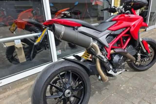 Ducati Hypermotard 821 (2015) thumbnail 2
