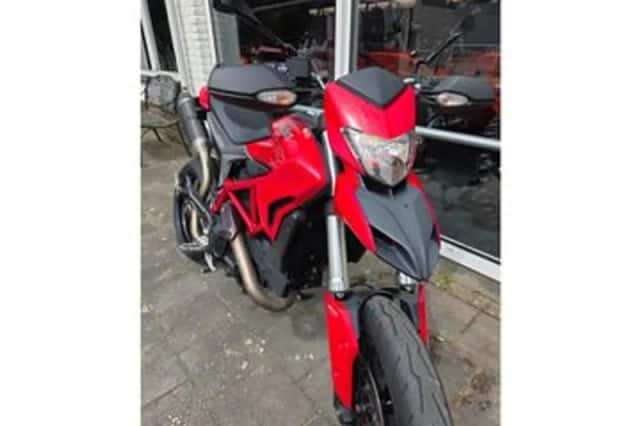 Ducati Hypermotard 821 (2015) thumbnail 4