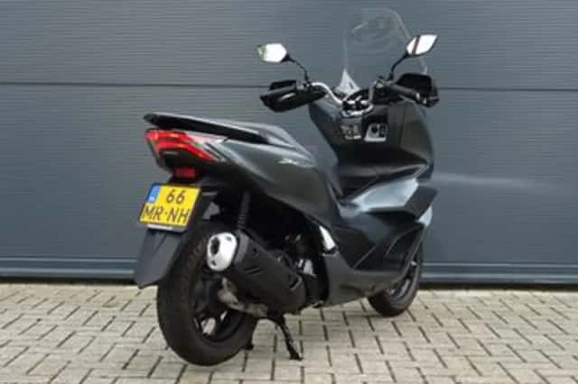 Honda PCX 125 (2022) thumbnail 3