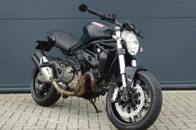 Ducati Monster 821 (2016) thumbnail 1