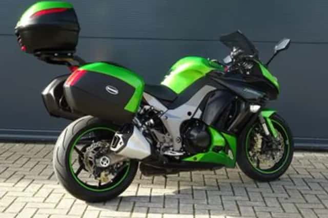 Kawasaki Z1000 (2012) thumbnail 3