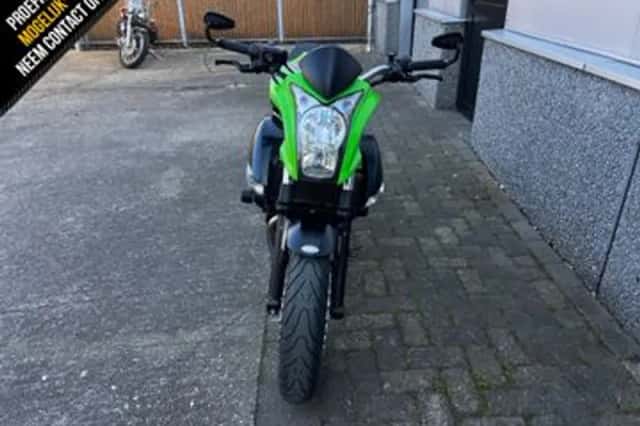 Kawasaki Er-6n (2010) thumbnail 4