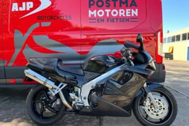 Honda VFR 750 F (1995) thumbnail 1