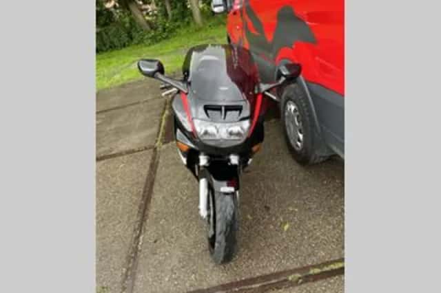Honda CBR 1000 F (1996) thumbnail 3