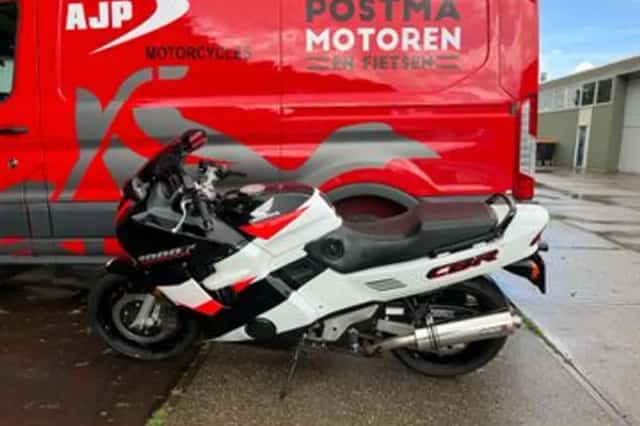 Honda CBR 1000 F (1996) thumbnail 4