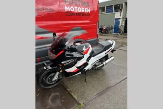 Honda CBR 1000 F (1996) thumbnail 5