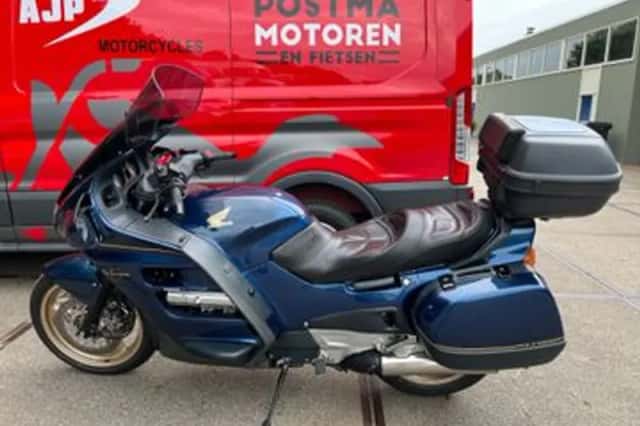 Honda ST 1100 PAN EUROPEAN (2000) thumbnail 1